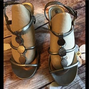 Women’s adjustable strap 4 inch sandal heel 8.5